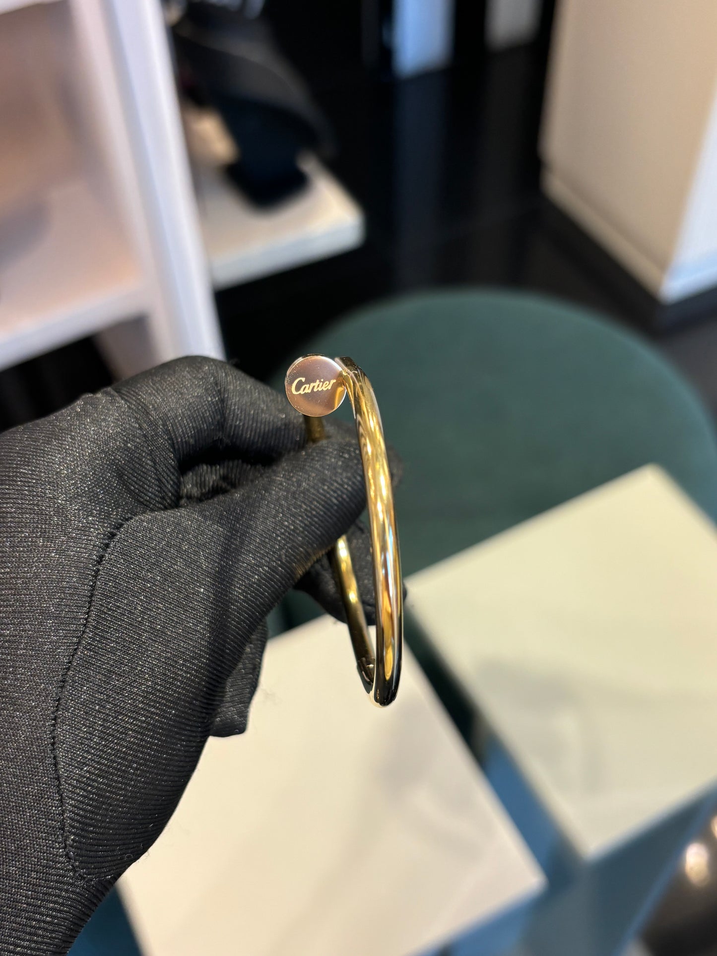 Brazalete clavo dorado