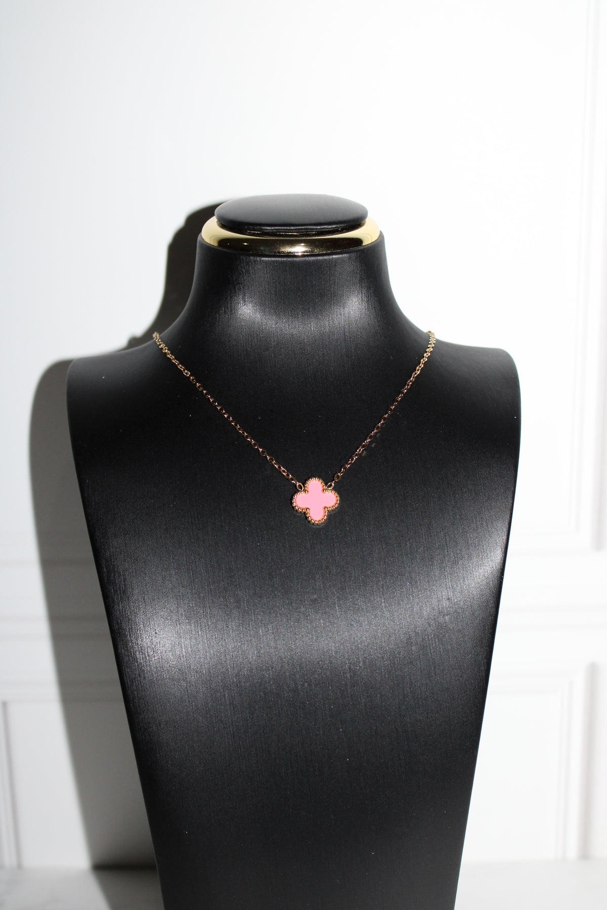Collar flor rosa