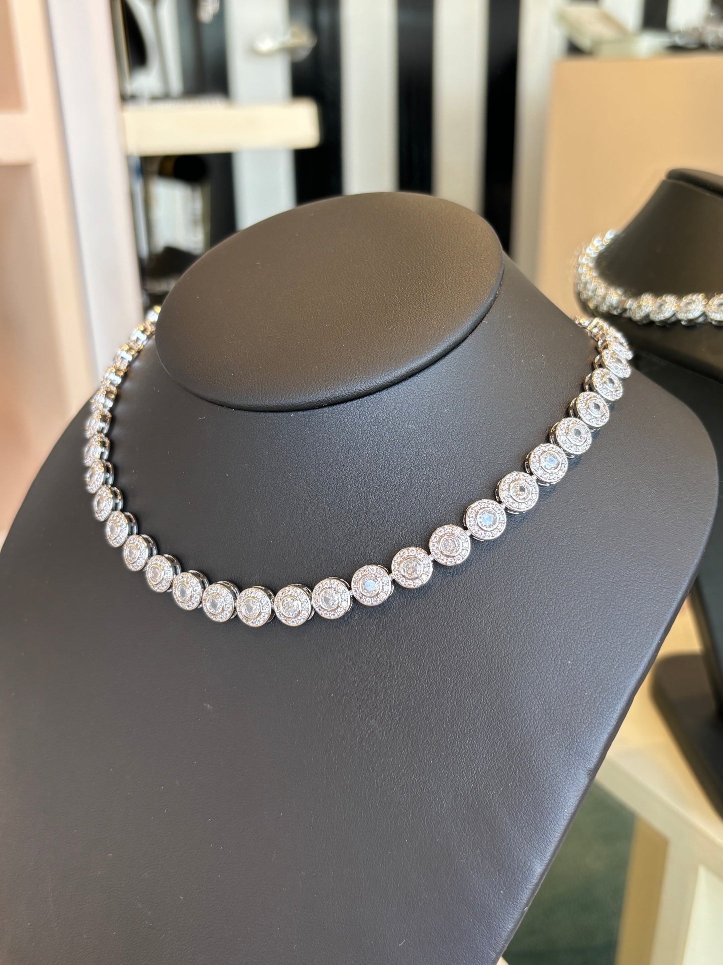 Collar tennis circle