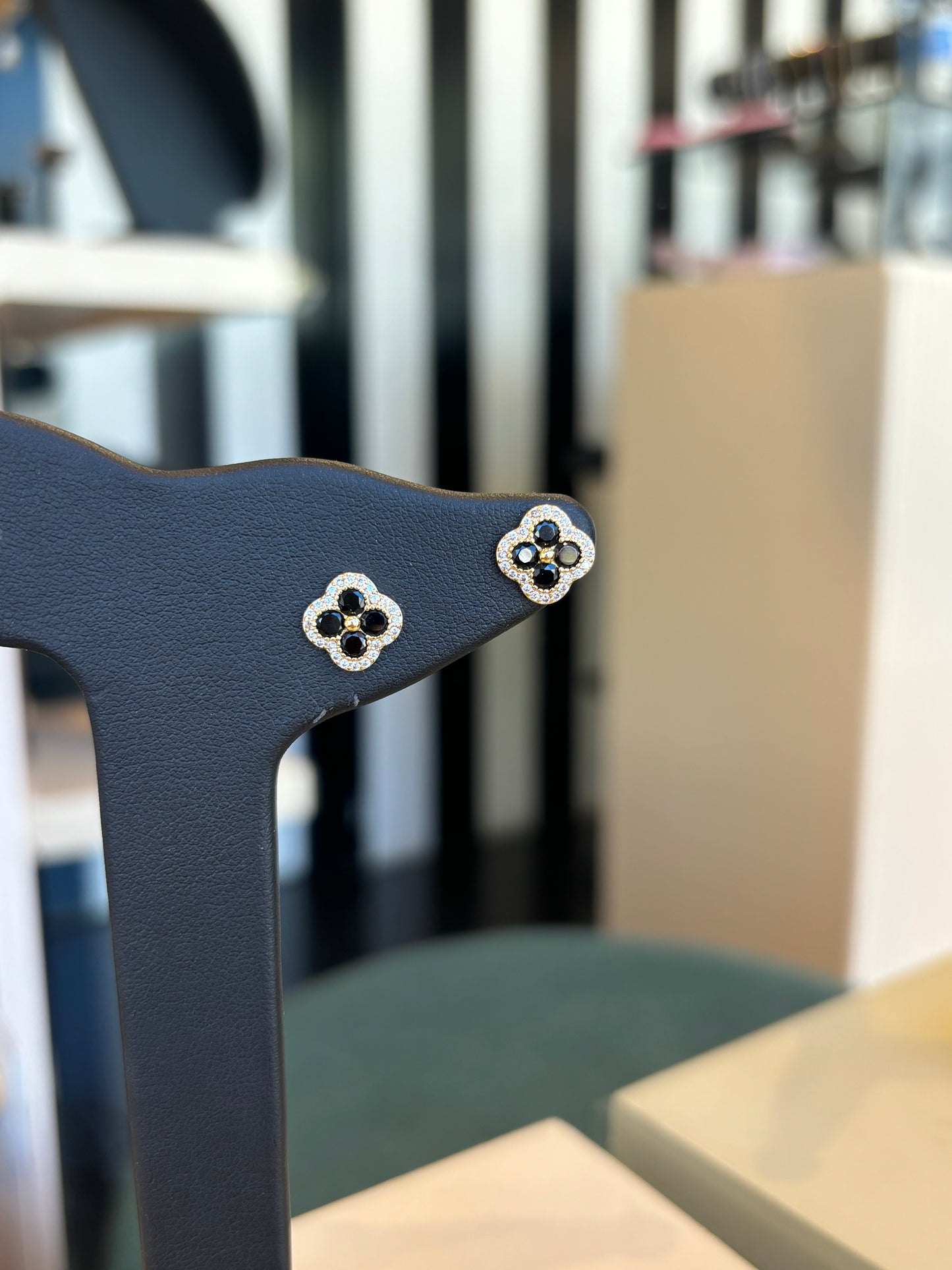 Aretes flor dorados