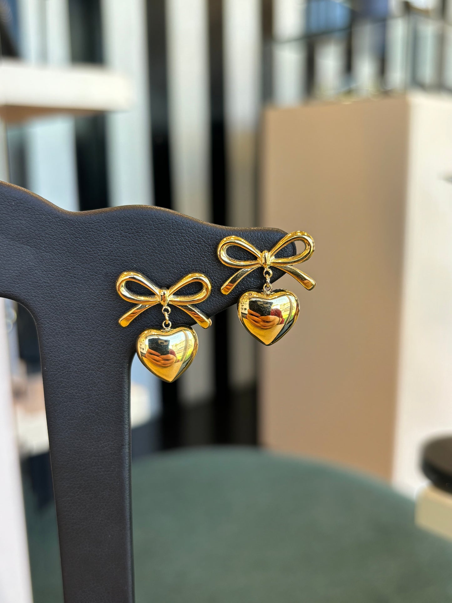 Aretes moneth
