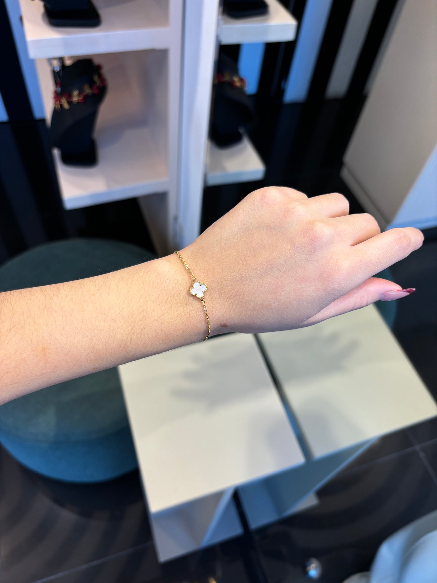 Pulsera flor VCA blanca
