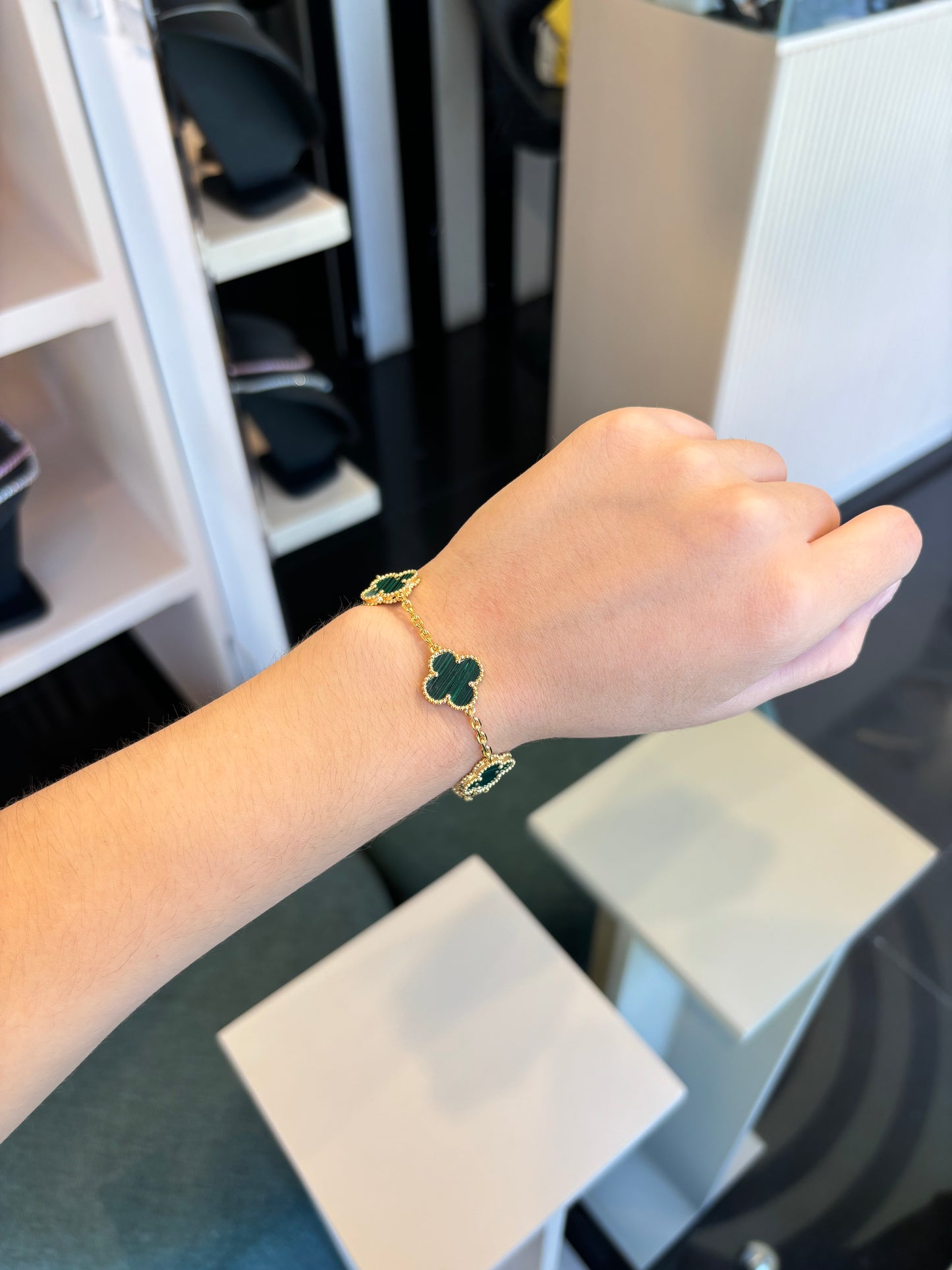 Pulsera flores VCA verde