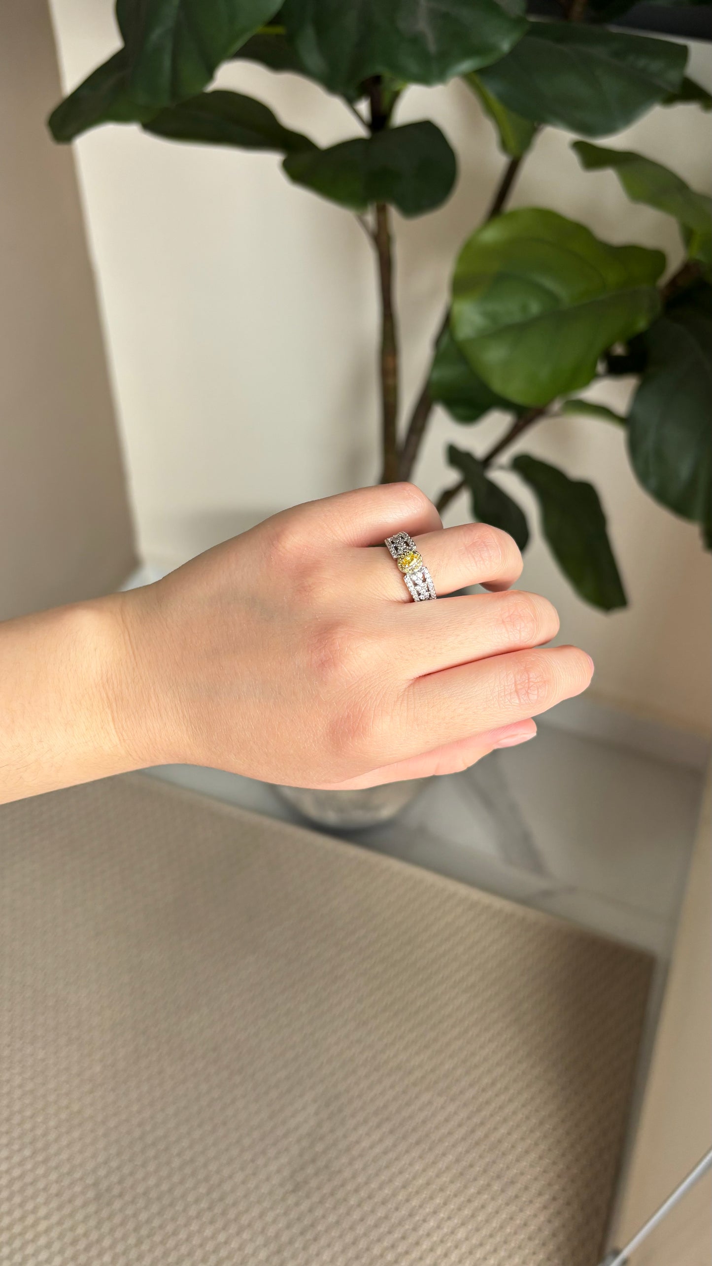 Anillo Amarillo Zirconias