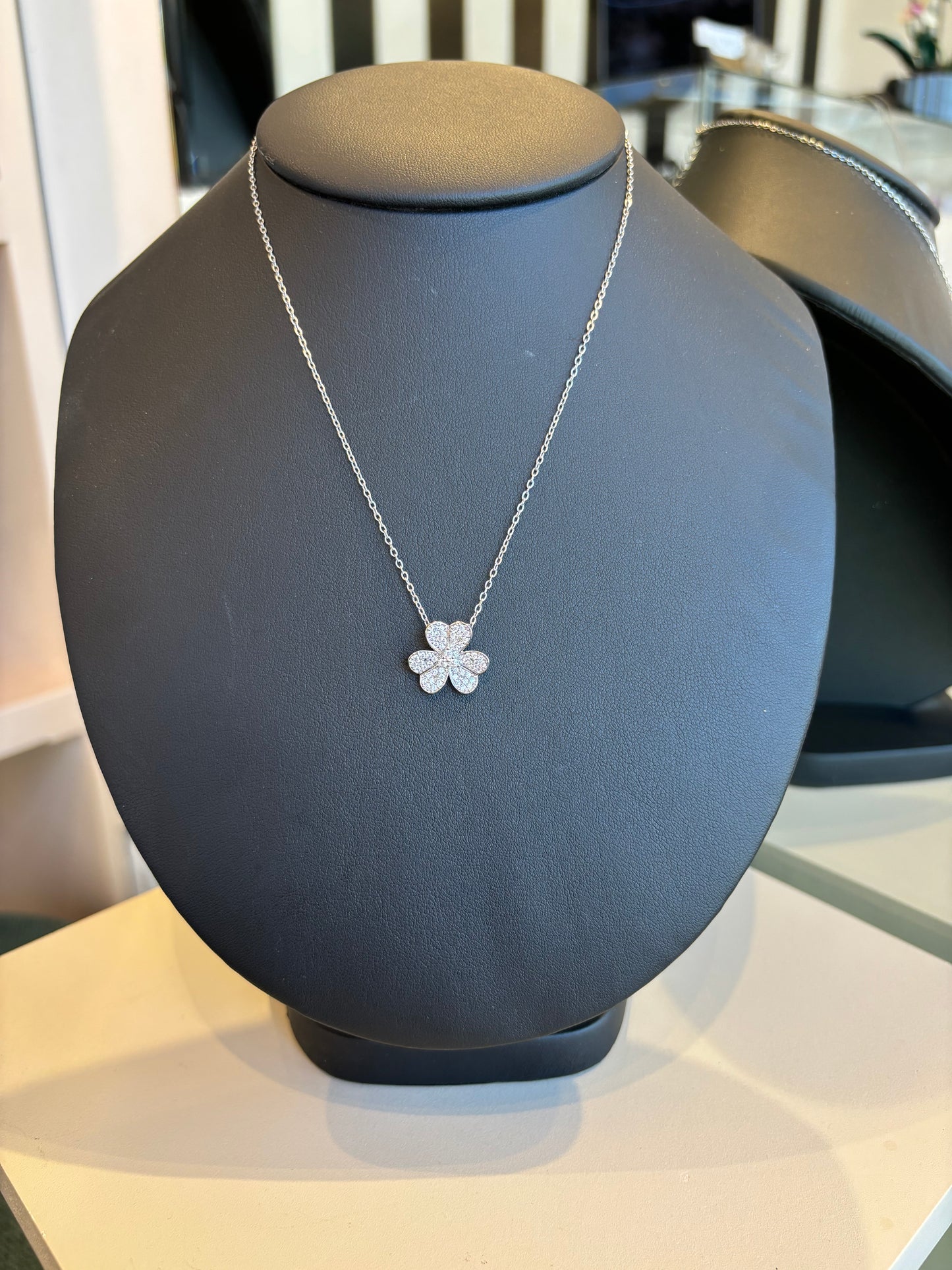 Collar trebol
