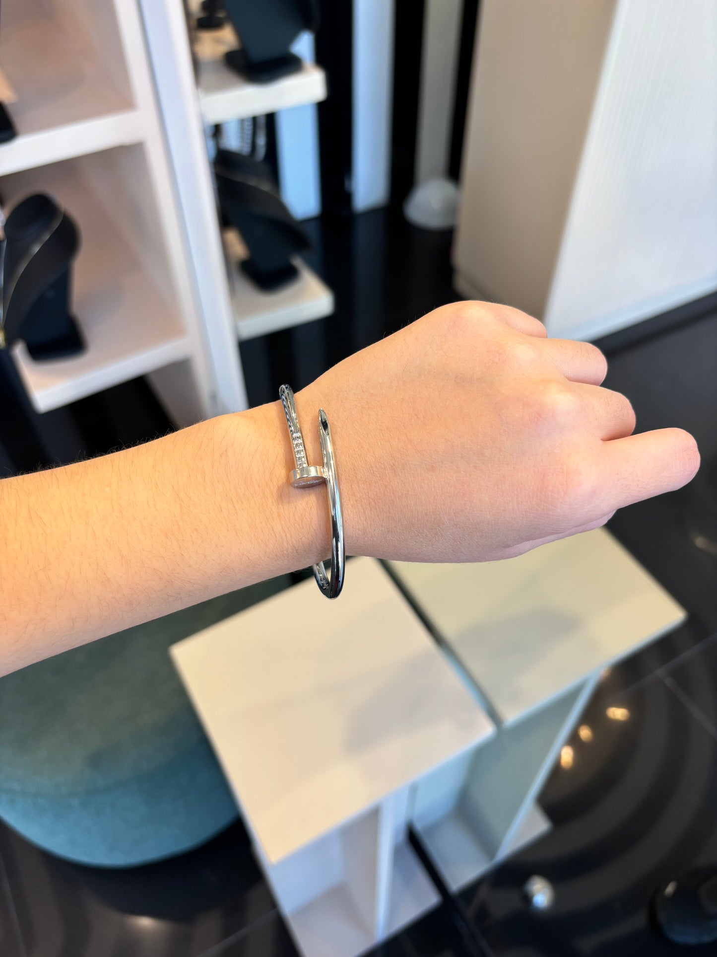 Brazalete clavo plata